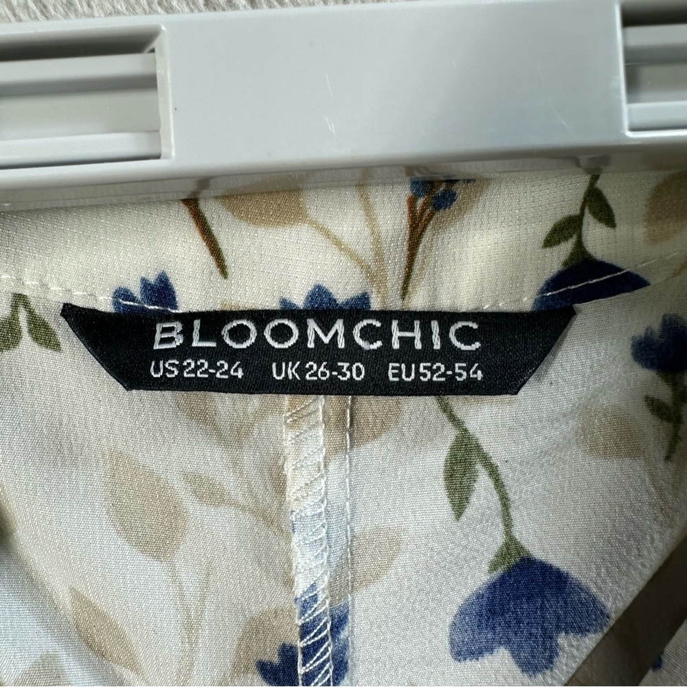 Bloomchic Women's Top 22/24‎ Pullover Short Sleeve Ditsy Floral Cottagecore - Picture 2 of 8